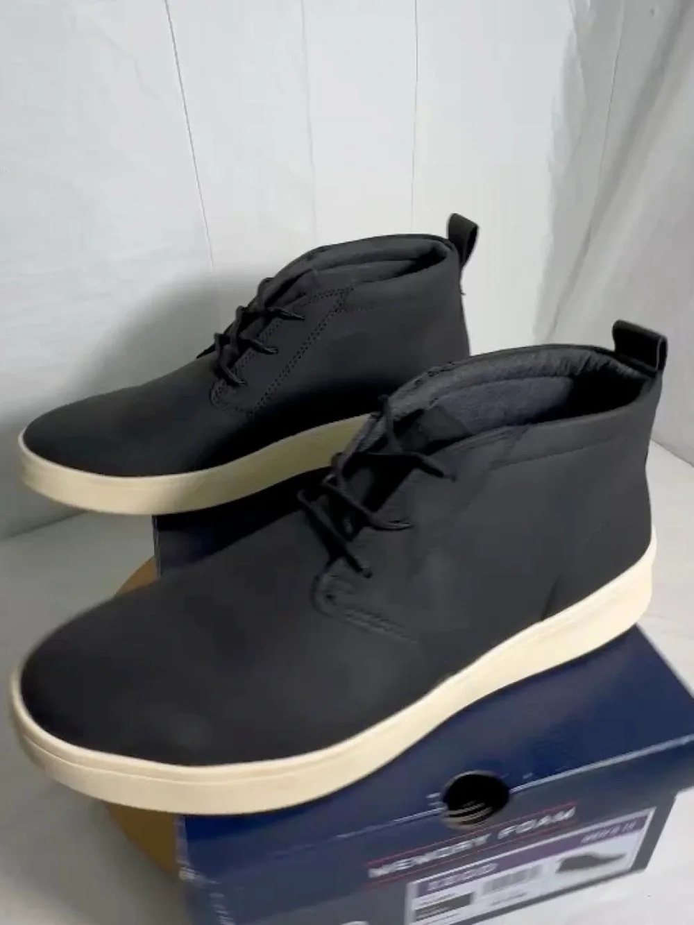 IZOD Palmer Men’s Chukka Boots Black Memory Foam Casual Shoes Size 10 New in Box